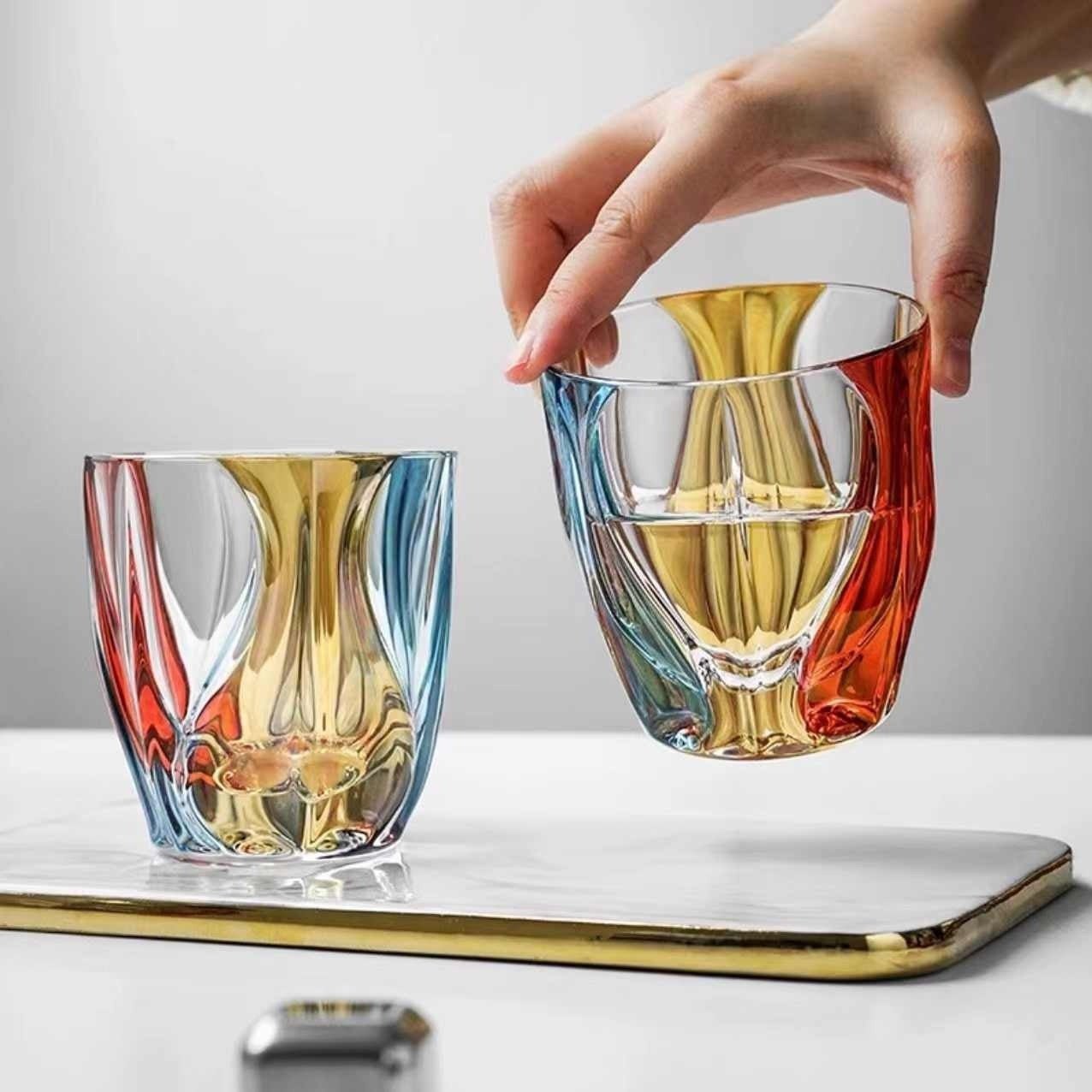 Bemaltes Whisky-Schnapsglas oder Wasserbecher aus Kristallglas