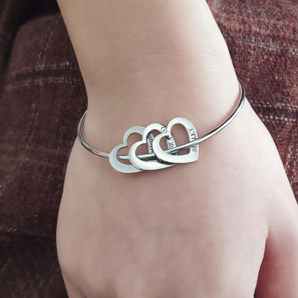Bracelet Amour en acier titane avec inscription au nom et cœur pêche