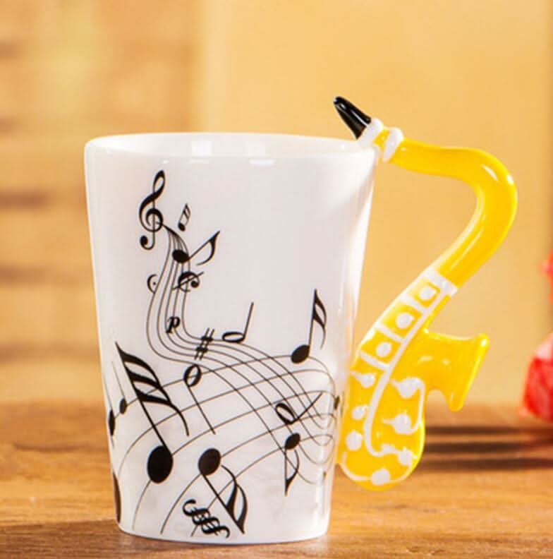Mug musical avec anse en forme de saxophone