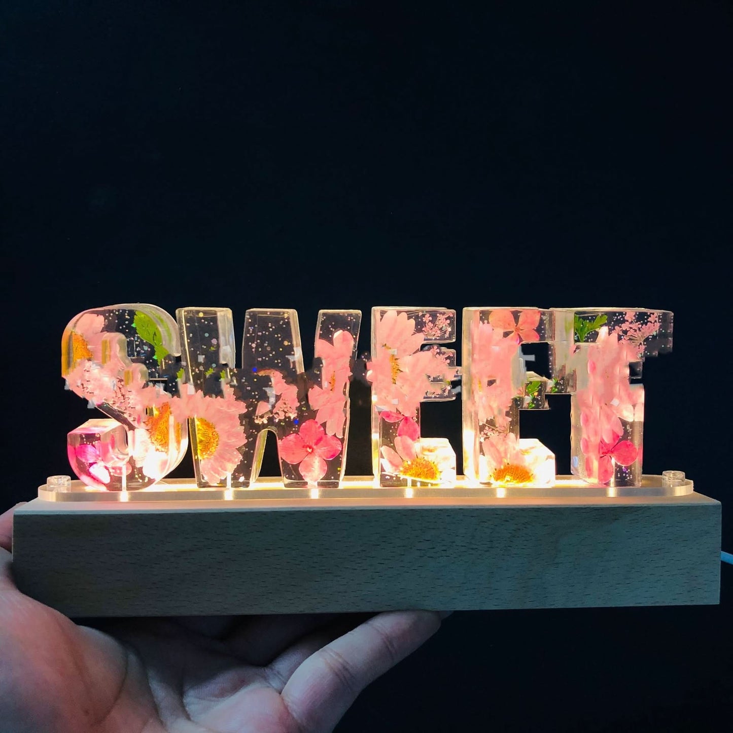 Veilleuse USB en résine époxy avec lettres majuscules et minuscules et véritables fleurs
