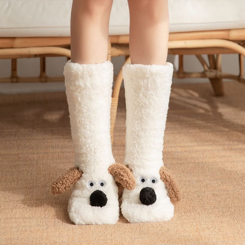 Chaussettes d'intérieur mignonnes avec un petit chien de dessin animé, chaudes et antidérapantes, pour femmes