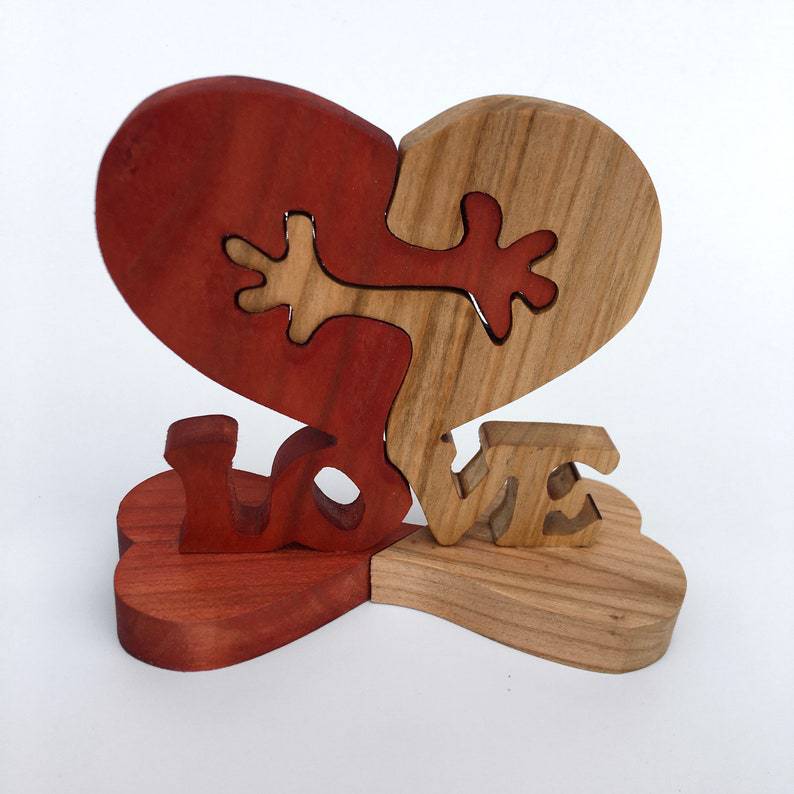 Wooden Heart Love Desktop Ornament detail