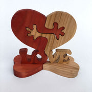 Valentinstagsgeschenk: Herzförmige Tischdekoration aus Holz