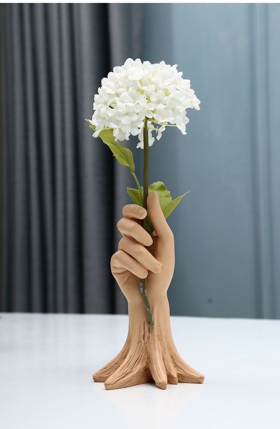 Handgefertigte Vase aus Kunstharz – Ein moderner Akzent für Ihr Zuhause