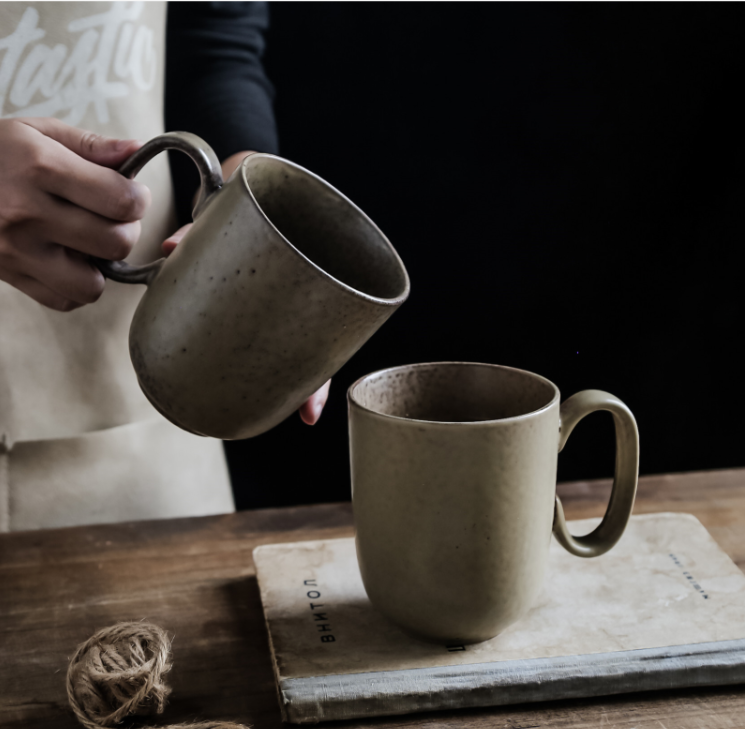Simple retro ceramic mug capacity detail