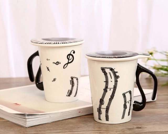 Musiknotenbecher - Keramikbecher mit Notenmotiv, Wasserbecher mit Deckel, Kaffeebecher (Einzelbecher)
