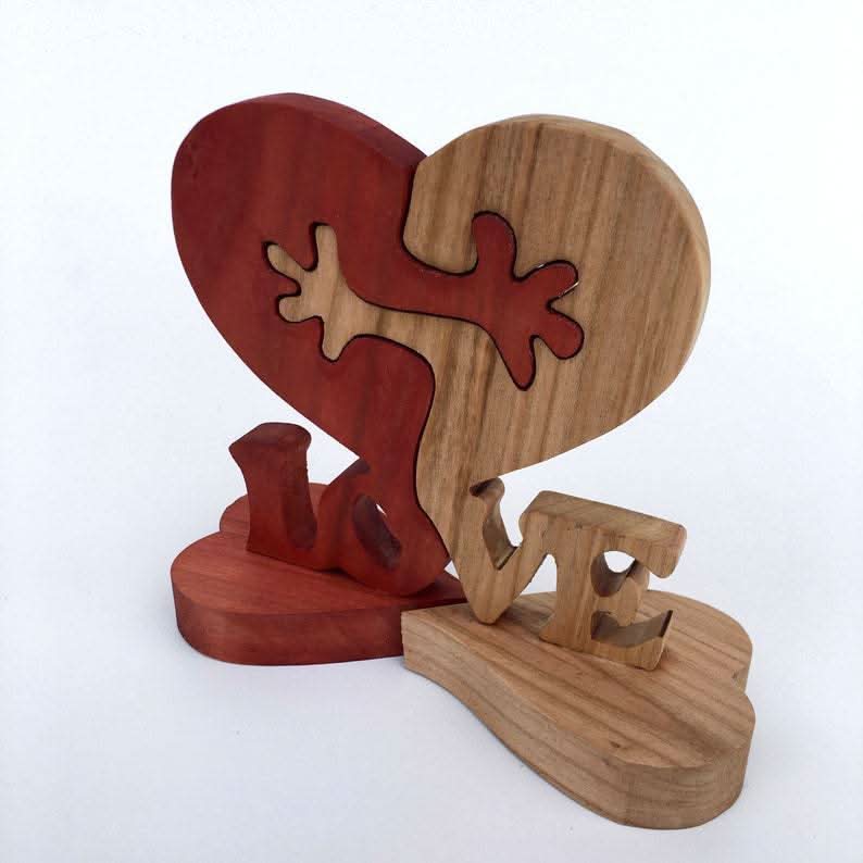 Valentinstagsgeschenk: Herzförmige Tischdekoration aus Holz